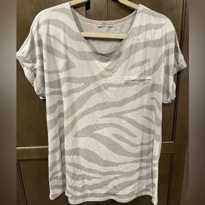 Gigi Moda MADE IN ITALY Metallic Zebra Silver Gray sequined pocket Boutique Top